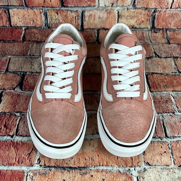 VANS CLASSIC WARD LOWTOPS, WOMANS SIZE 6.5 GUC - Picture 3 of 11